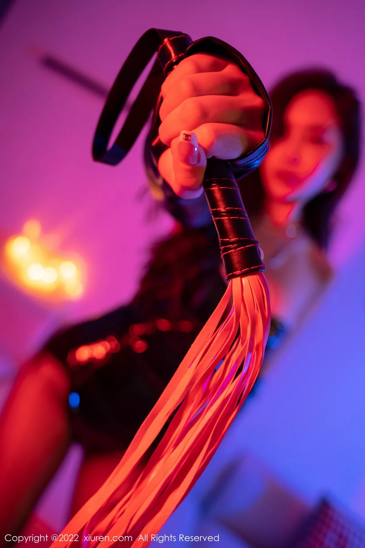 秀人集.com_[XiuRen秀人网]No.5957_女神奶瓶土肥圆暗色灯光下黑色皮质服配黑丝裤袜迷人诱惑写真72P