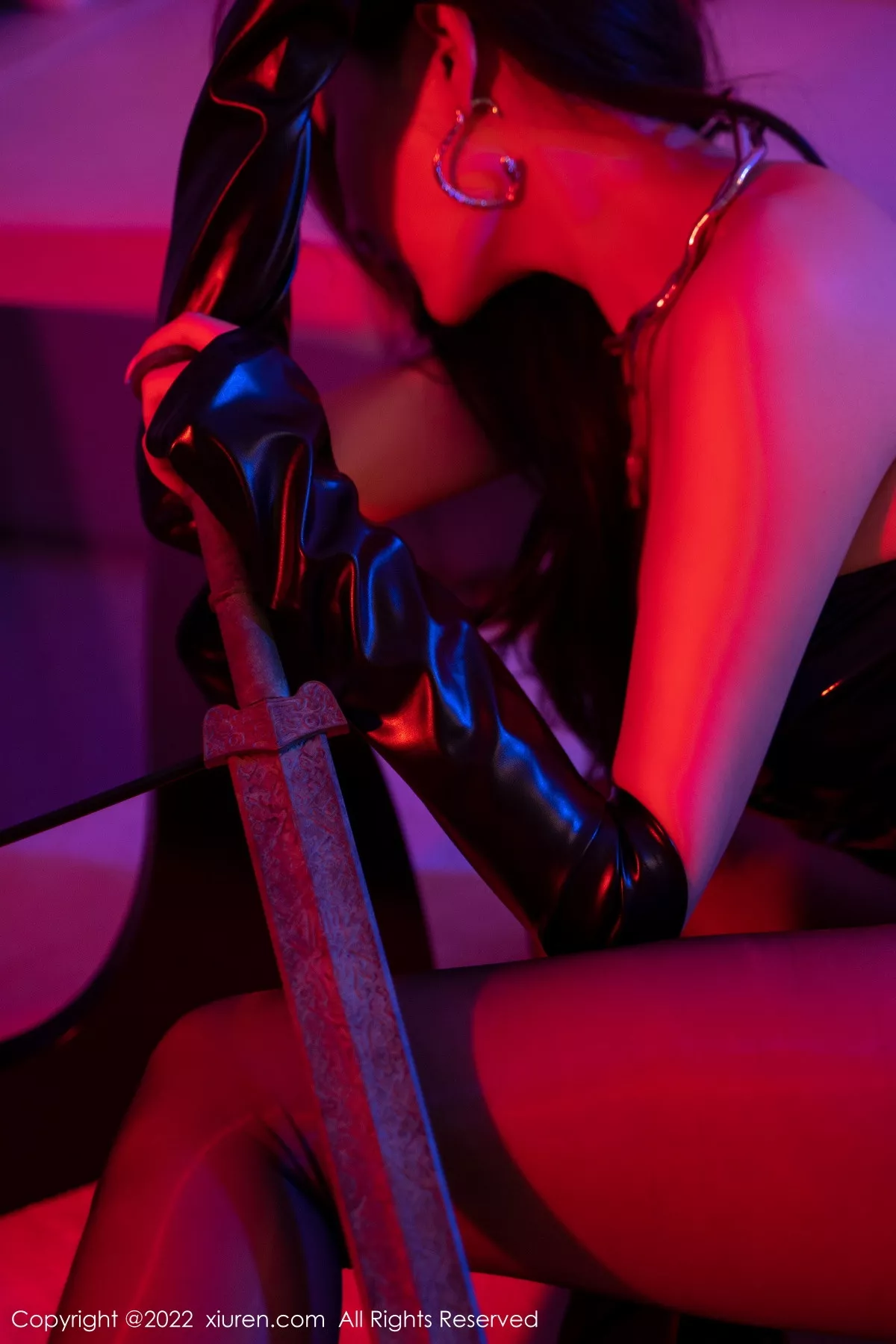 秀人集.com_[XiuRen秀人网]No.5957_女神奶瓶土肥圆暗色灯光下黑色皮质服配黑丝裤袜迷人诱惑写真72P