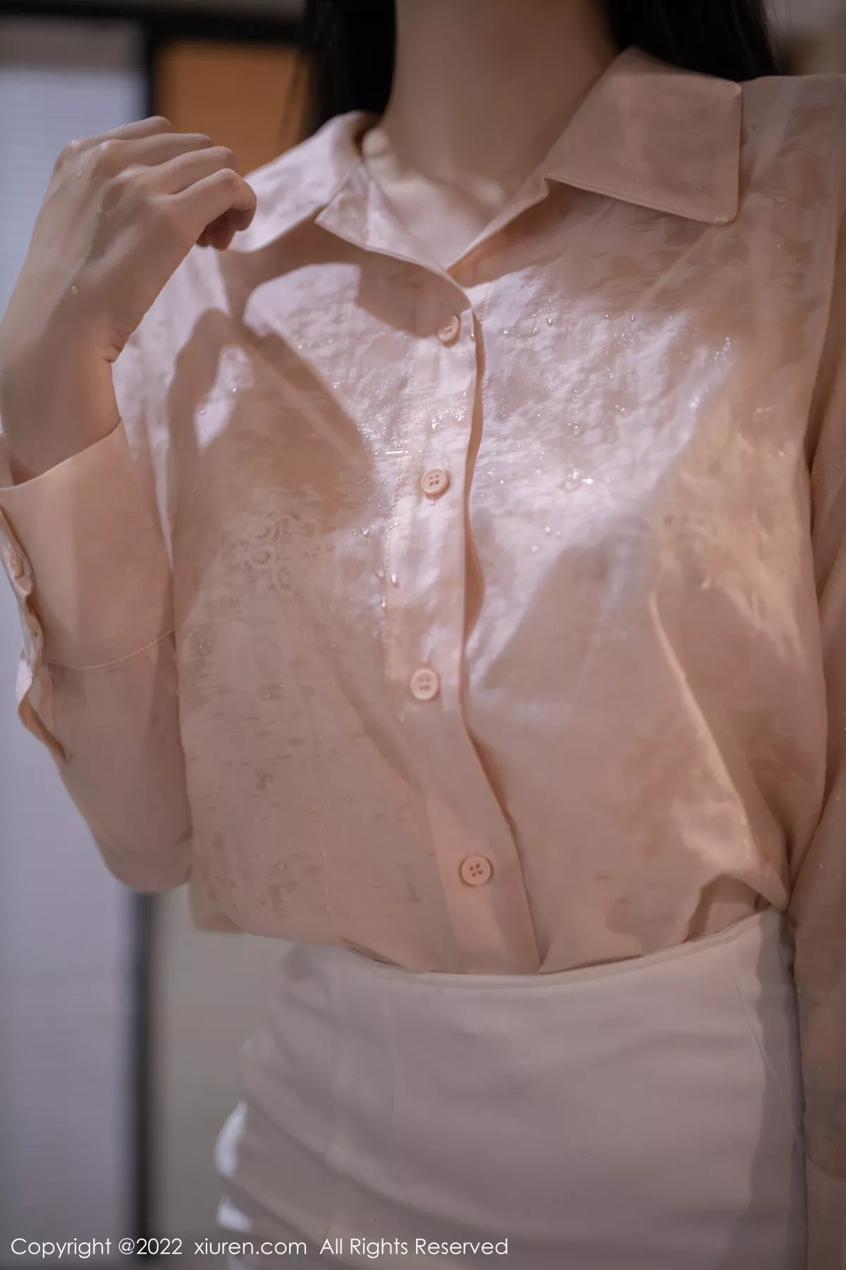 秀人集.com_[XiuRen秀人网]No.5960_模特安然anran浅色上衣配白色短裙露蕾丝内衣原色丝袜诱惑写真82P