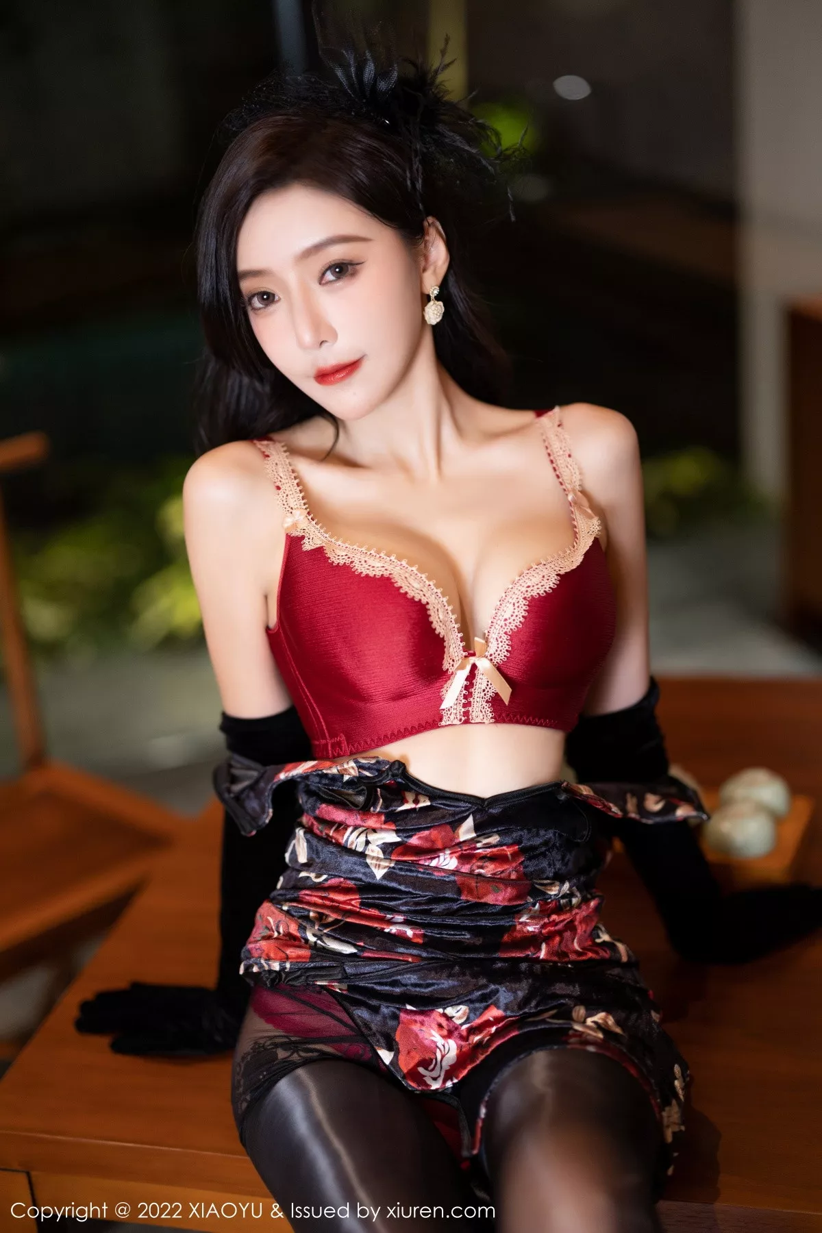 秀人集.com_[XiaoYu画语界]Vol.909_女神王馨瑶yanni脱性感深色旗袍露红色内衣配开档黑丝诱惑写真90P