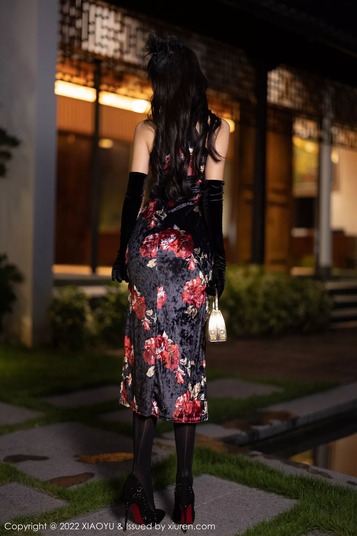 秀人集.com_[XiaoYu画语界]Vol.909_女神王馨瑶yanni脱性感深色旗袍露红色内衣配开档黑丝诱惑写真90P