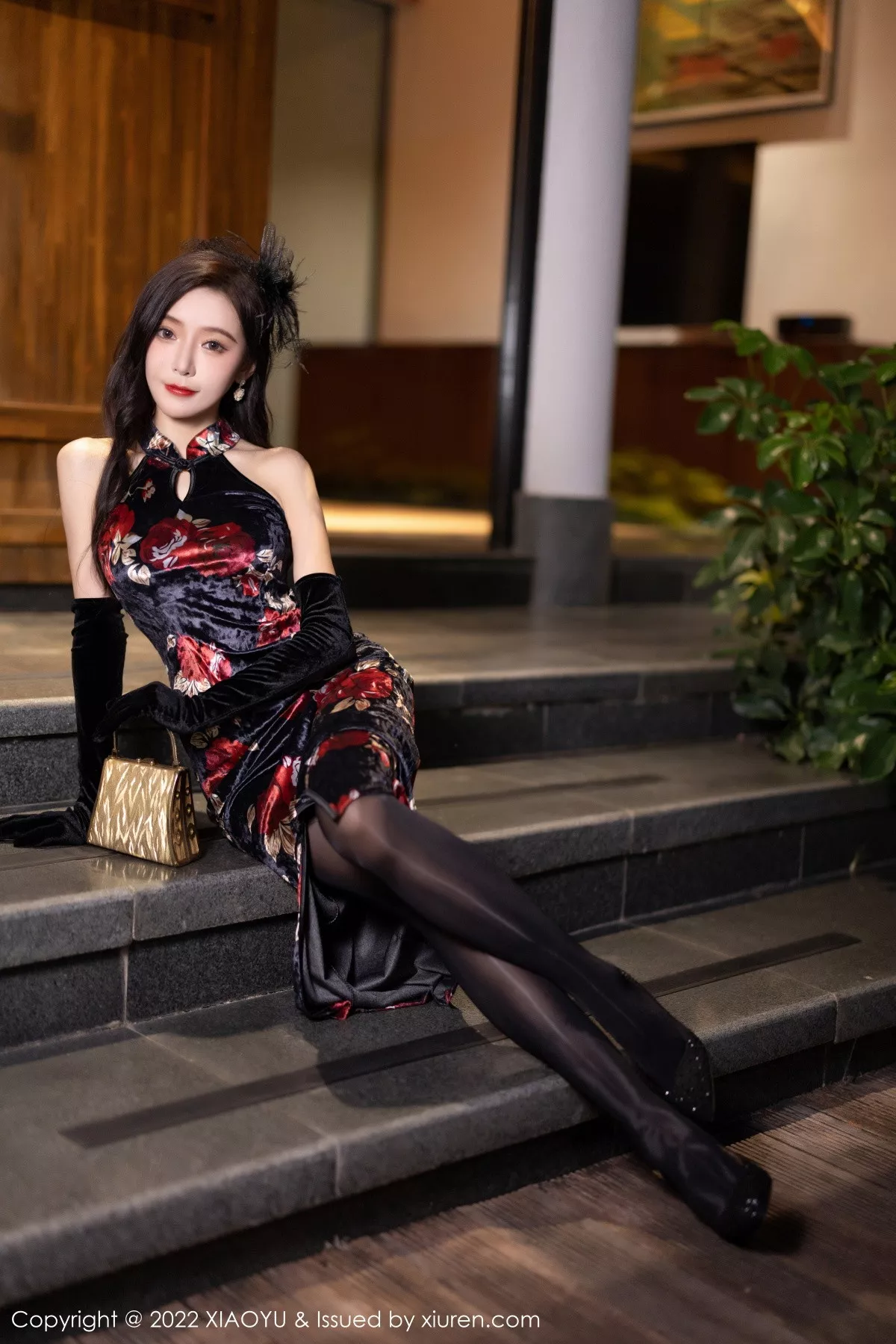 秀人集.com_[XiaoYu画语界]Vol.909_女神王馨瑶yanni脱性感深色旗袍露红色内衣配开档黑丝诱惑写真90P