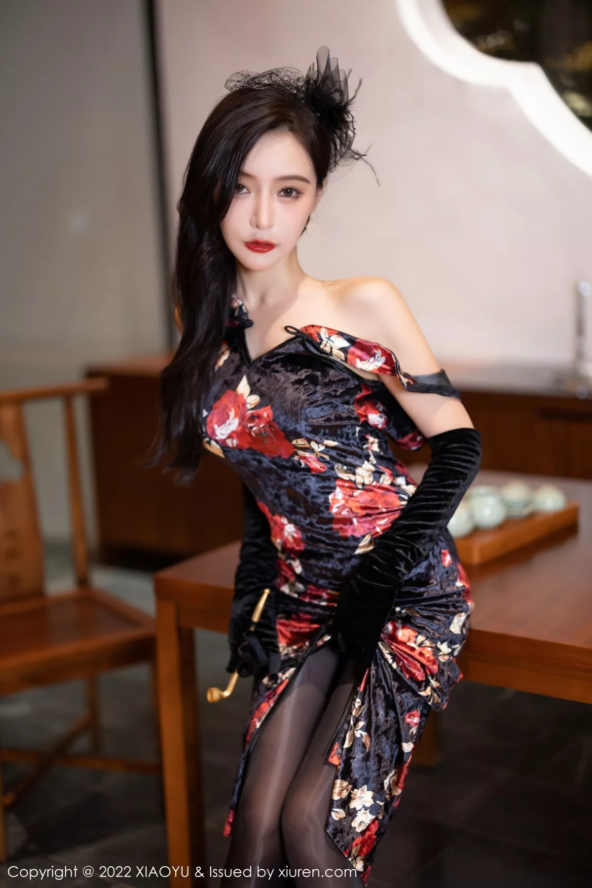 秀人集.com_[XiaoYu画语界]Vol.909_女神王馨瑶yanni脱性感深色旗袍露红色内衣配开档黑丝诱惑写真90P