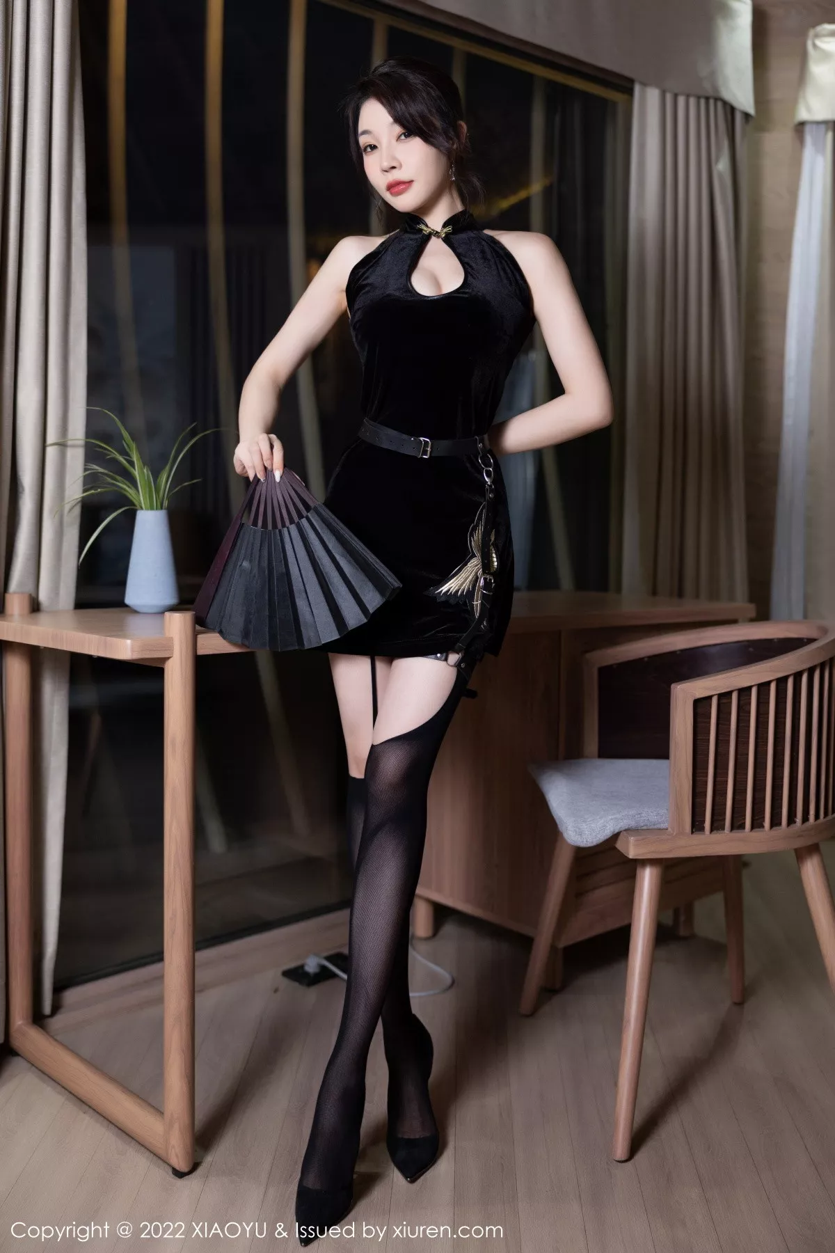 秀人集.com_[XiaoYu画语界]Vol.921_女神徐莉芝Booty性感黑色短款旗袍+粉色轻透内衣惹火诱惑写真72P