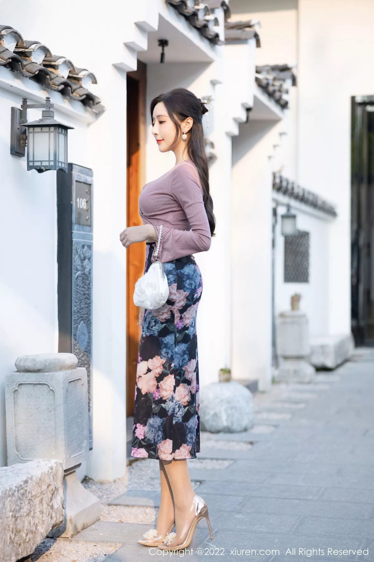 秀人集.com_[XiuRen秀人网]No.5985_女神王馨瑶yanni粉灰色上衣配花色长裙露蕾丝内衣撩人诱惑写真82P