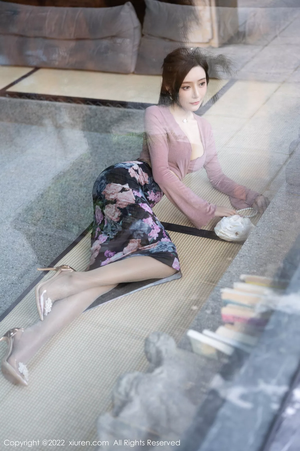 秀人集.com_[XiuRen秀人网]No.5985_女神王馨瑶yanni粉灰色上衣配花色长裙露蕾丝内衣撩人诱惑写真82P