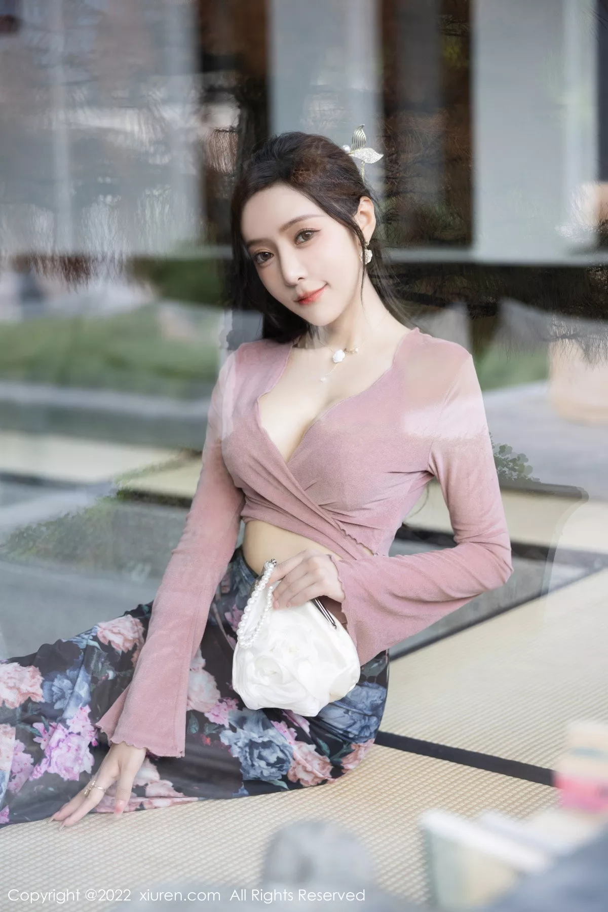 秀人集.com_[XiuRen秀人网]No.5985_女神王馨瑶yanni粉灰色上衣配花色长裙露蕾丝内衣撩人诱惑写真82P