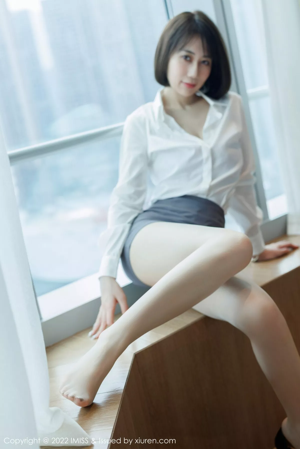 秀人集.com_[IMISS爱蜜社]Vol.709_新人模特瑞妤性感白T配灰色短裙露紫色内衣超薄肉丝迷人写真68P