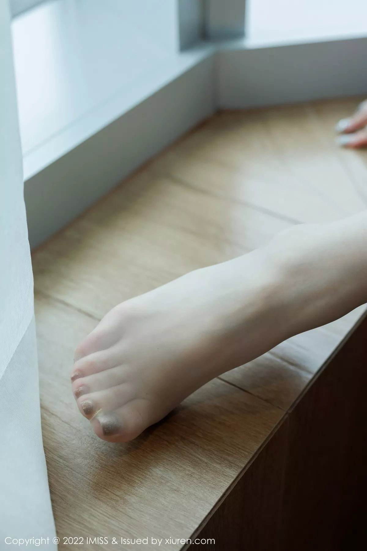 秀人集.com_[IMISS爱蜜社]Vol.709_新人模特瑞妤性感白T配灰色短裙露紫色内衣超薄肉丝迷人写真68P