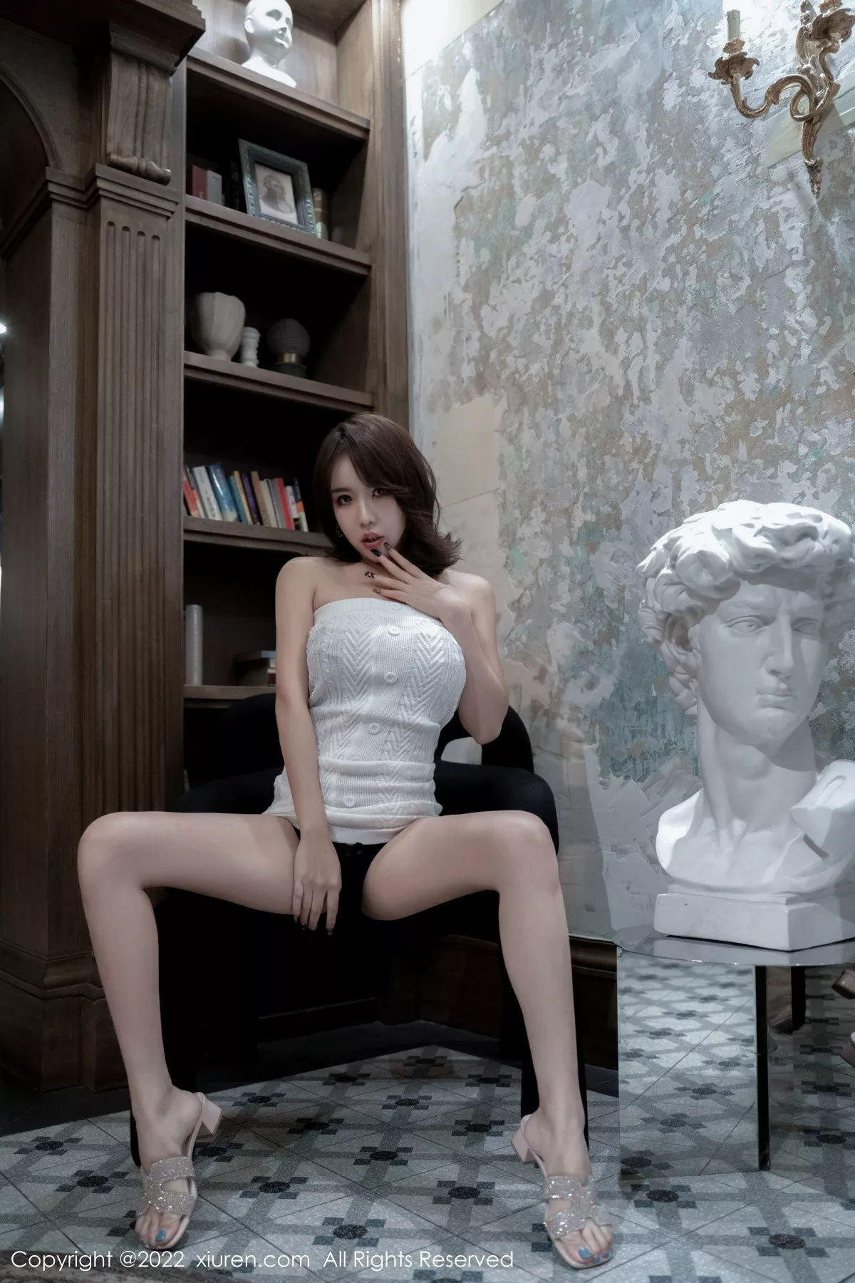 秀人集.com_[XiuRen秀人网]No.5988_模特雅雯私房性感白色露肩服饰露黑色蕾丝内衣魅惑黑丝迷人写真65P