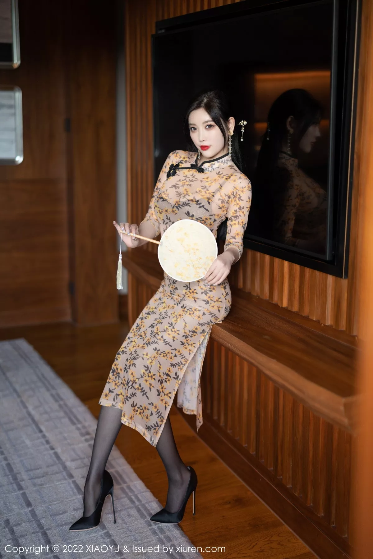 秀人集.com_[XiaoYu画语界]Vol.927_女神杨晨晨Yome脱轻透旗袍露黑色蕾丝内衣配开档黑丝诱惑写真88P