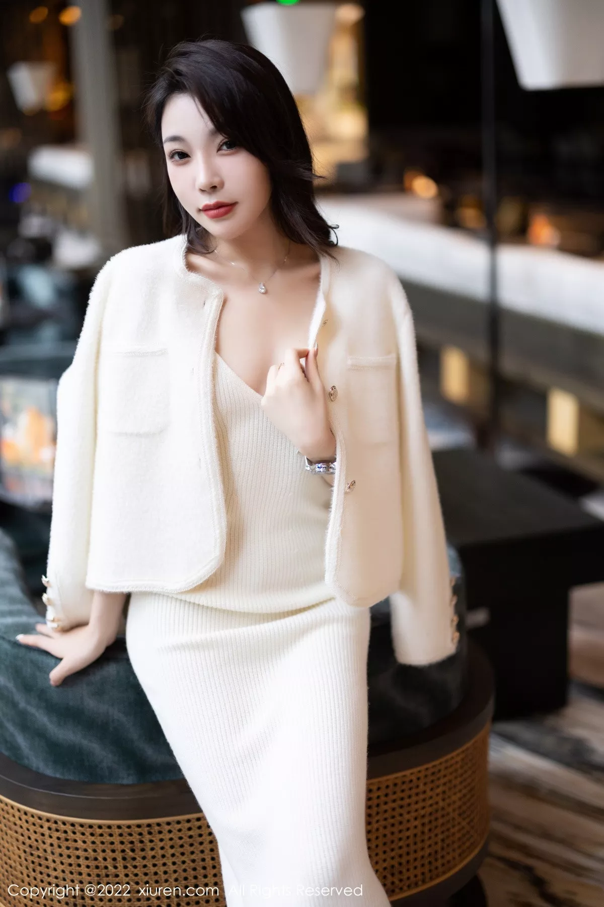 秀人集.com_[XiuRen秀人网]No.6010_女神徐莉芝Booty脱性感白色套装露超薄无内肉丝秀翘臀诱惑写真82P