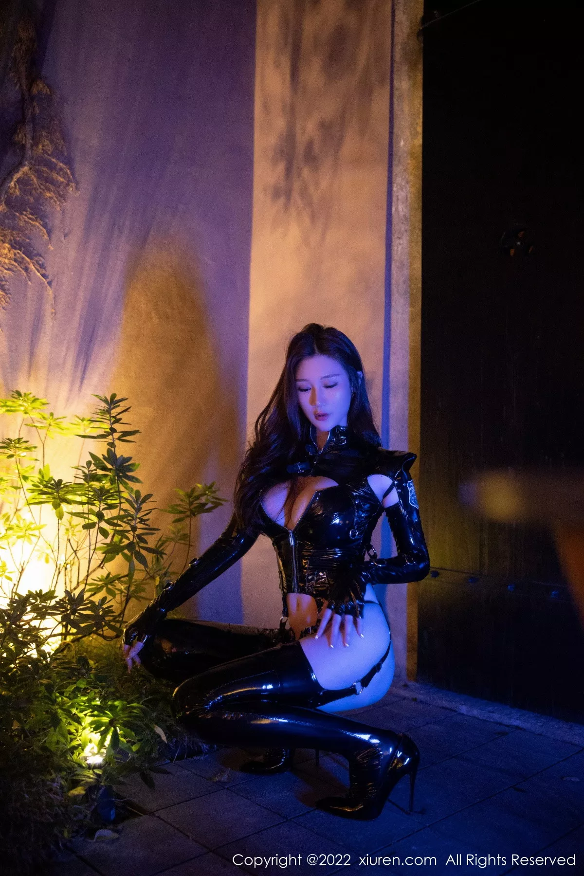 秀人集.com_[XiuRen秀人网]No.6007_模特顾乔楠Cora性感黑色皮质服配长筒皮靴秀完美身材诱惑写真87P