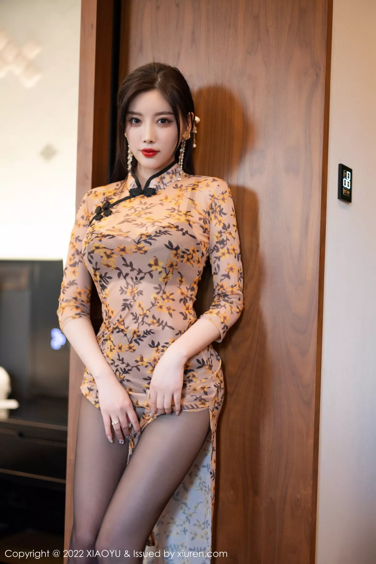 秀人集.com_[XiaoYu画语界]Vol.927_女神杨晨晨Yome脱轻透旗袍露黑色蕾丝内衣配开档黑丝诱惑写真88P