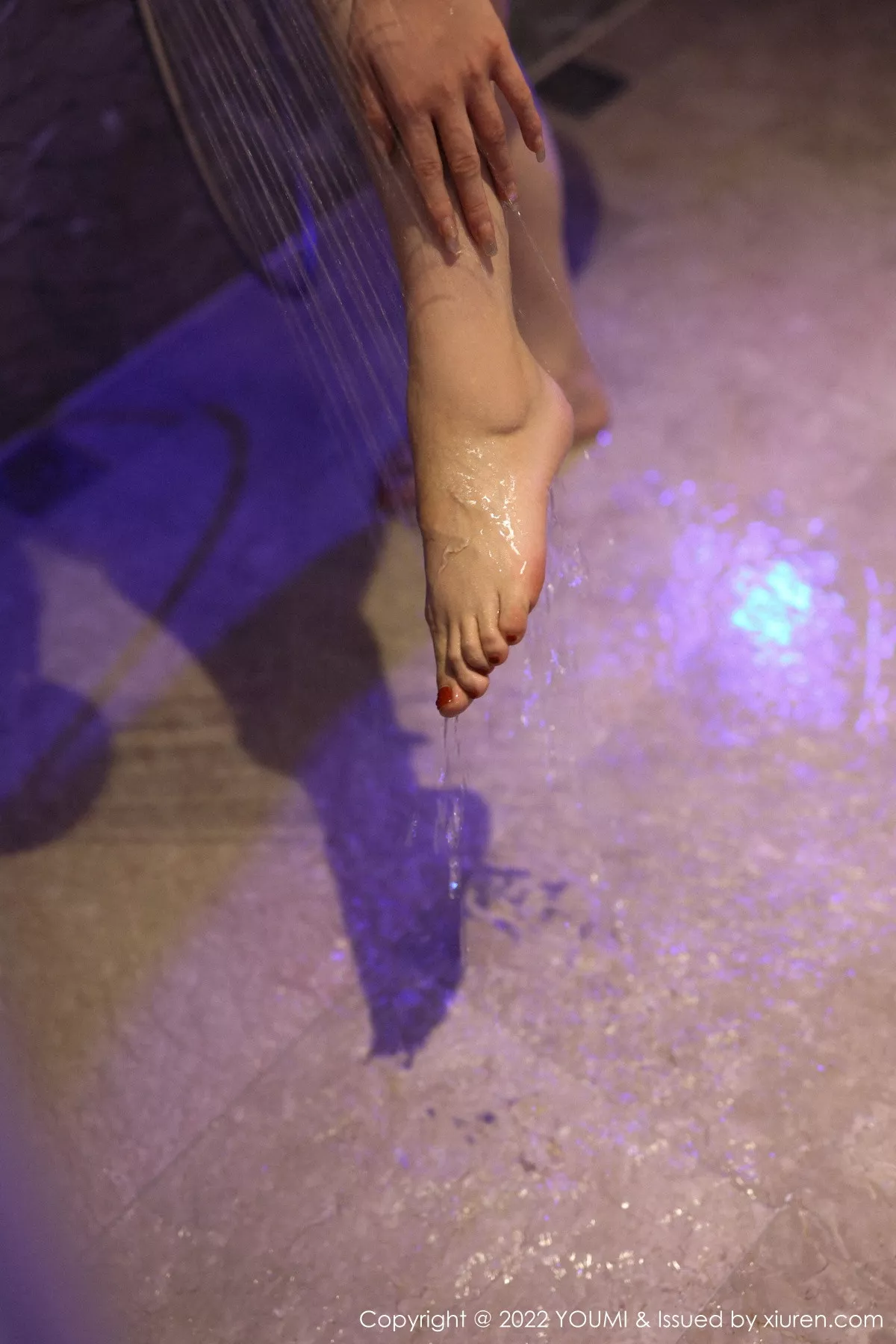 秀人集.com_[YouMi尤蜜荟]Vol.880_女神尤妮丝Egg私房浴室淡黄色连衣短裙湿身秀丰满身材诱惑写真70P