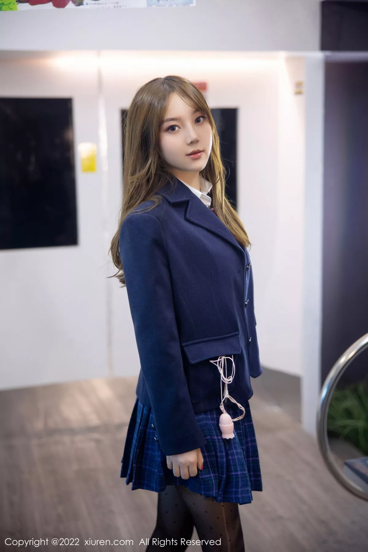 秀人集.com_[XiuRen秀人网]No.5899_模特豆瓣酱电车场景性感白T露浅色内衣配超薄黑丝丰满诱惑写真89P