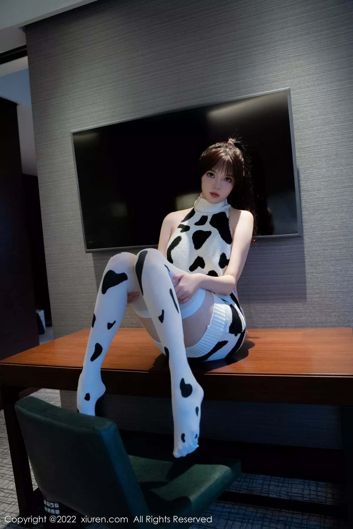 秀人集.com_[XiuRen秀人网]No.5896_模特Arude薇薇性感真空露背白色奶牛服饰秀曼妙身姿诱惑写真56P