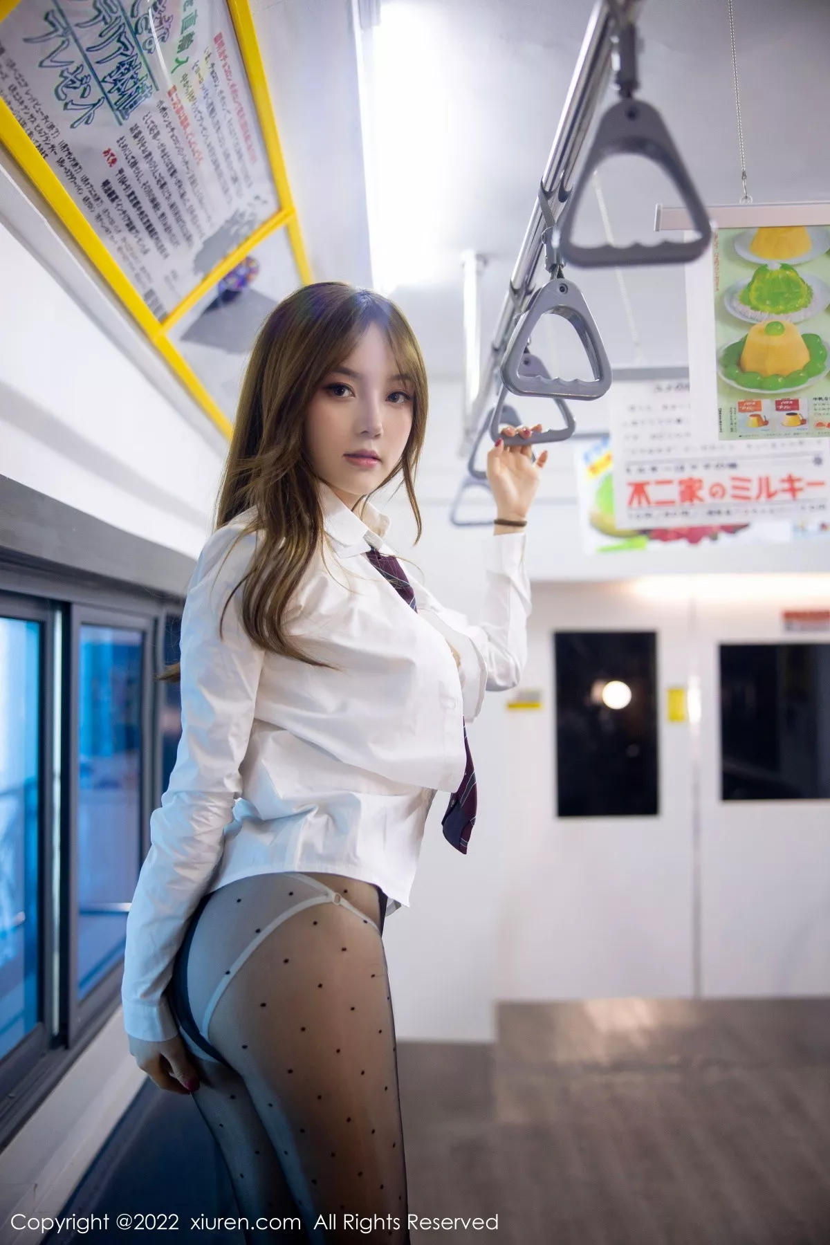 秀人集.com_[XiuRen秀人网]No.5899_模特豆瓣酱电车场景性感白T露浅色内衣配超薄黑丝丰满诱惑写真89P