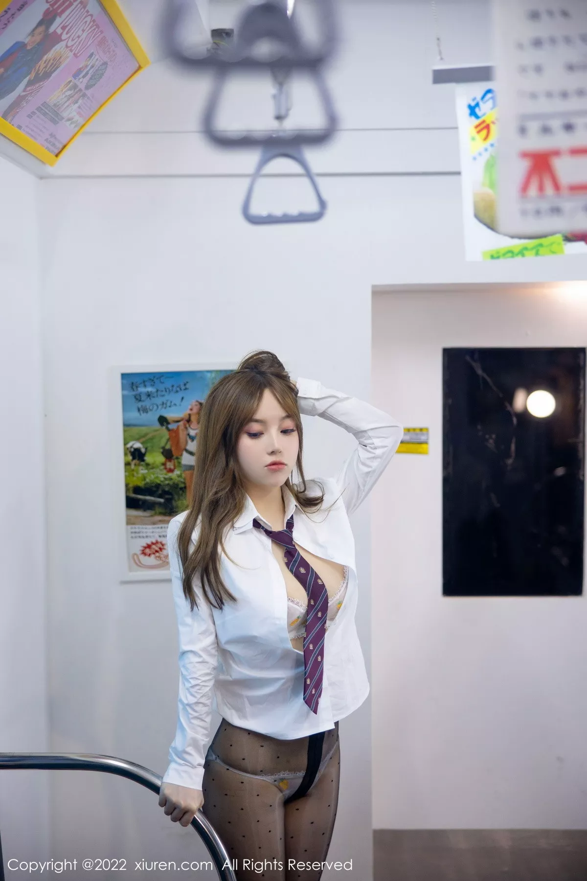 秀人集.com_[XiuRen秀人网]No.5899_模特豆瓣酱电车场景性感白T露浅色内衣配超薄黑丝丰满诱惑写真89P