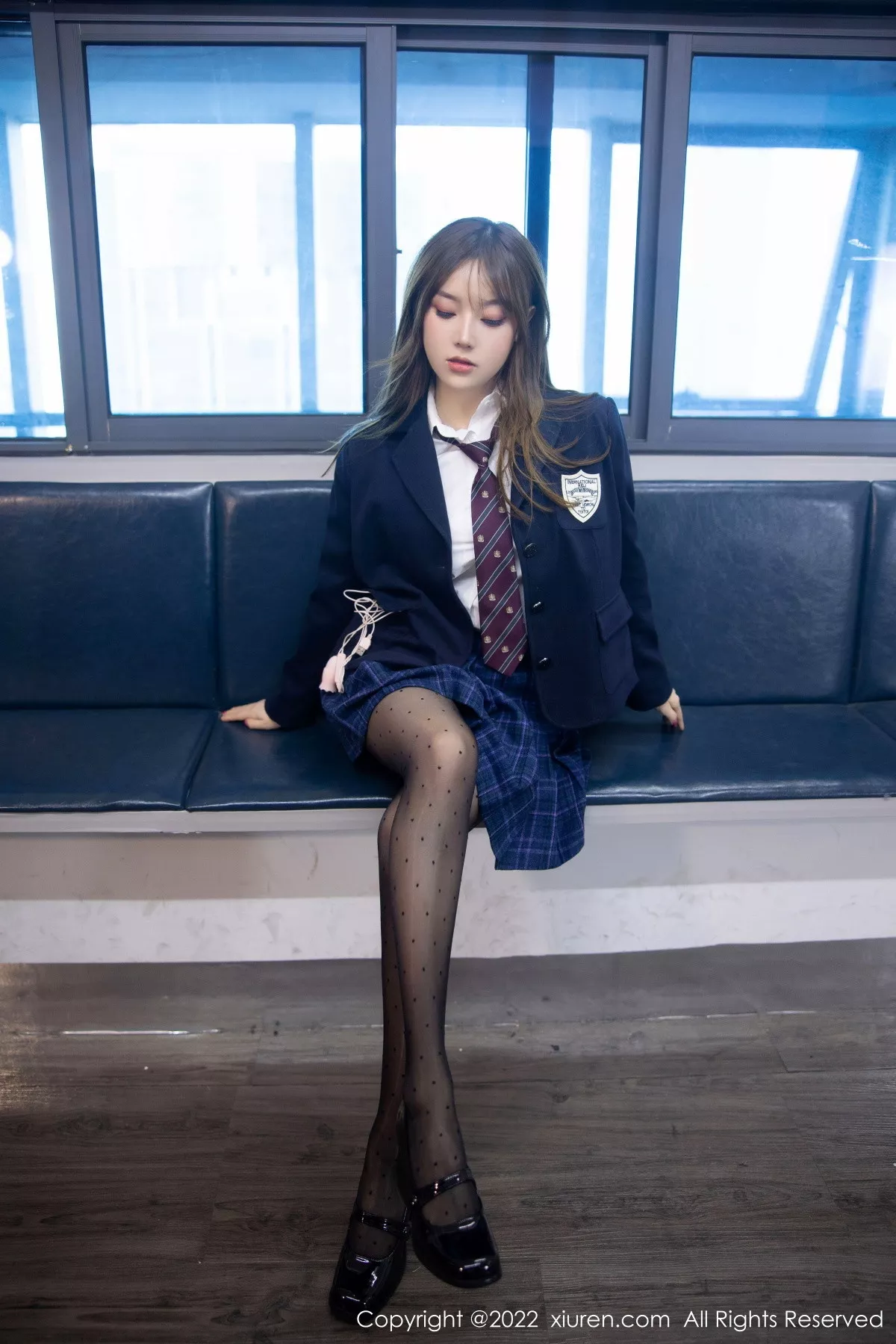 秀人集.com_[XiuRen秀人网]No.5899_模特豆瓣酱电车场景性感白T露浅色内衣配超薄黑丝丰满诱惑写真89P