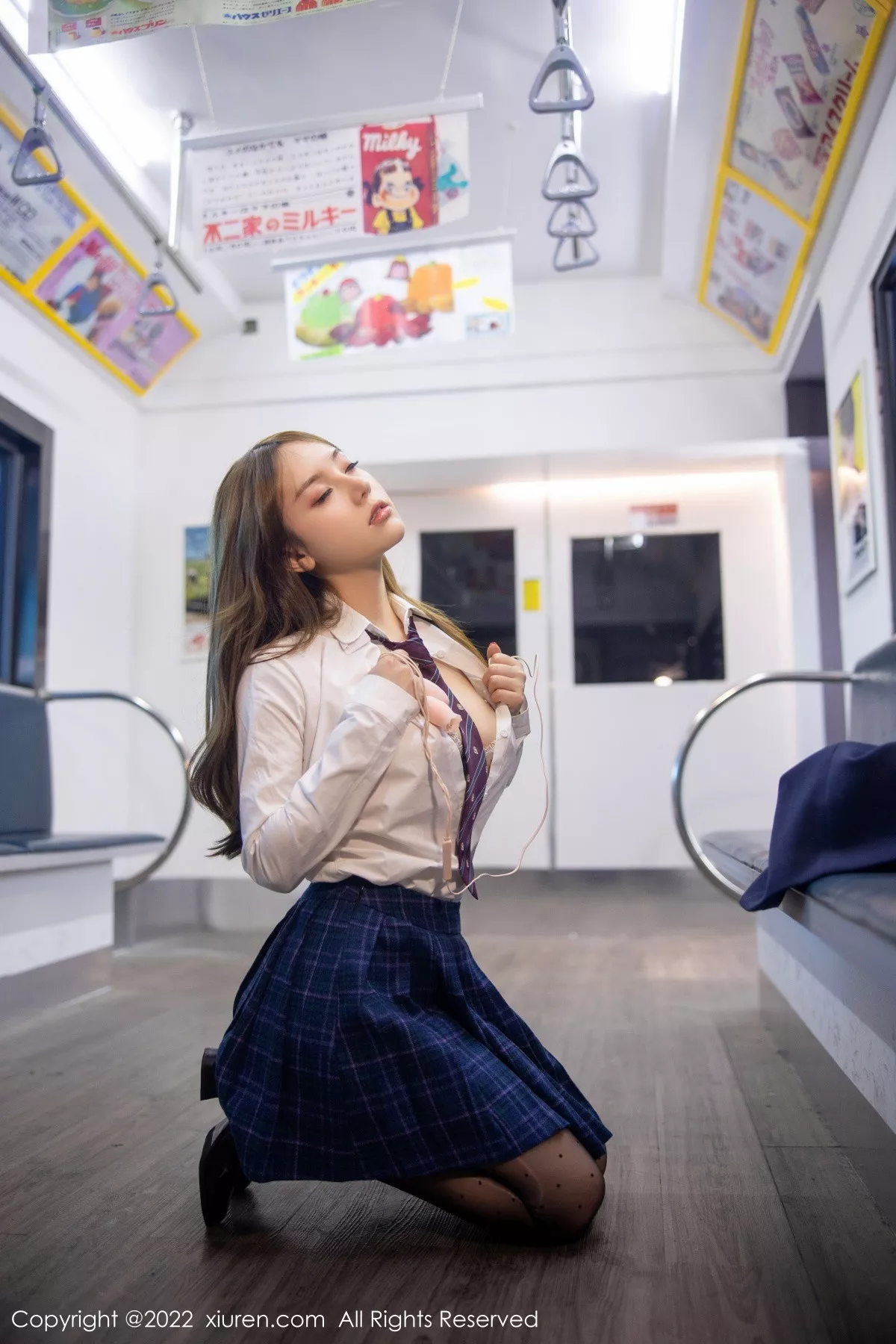 秀人集.com_[XiuRen秀人网]No.5899_模特豆瓣酱电车场景性感白T露浅色内衣配超薄黑丝丰满诱惑写真89P