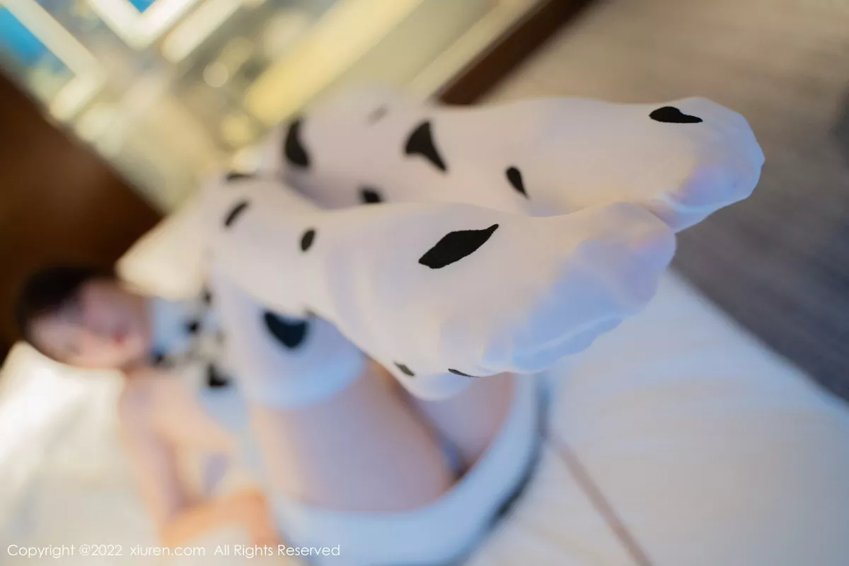 秀人集.com_[XiuRen秀人网]No.5896_模特Arude薇薇性感真空露背白色奶牛服饰秀曼妙身姿诱惑写真56P