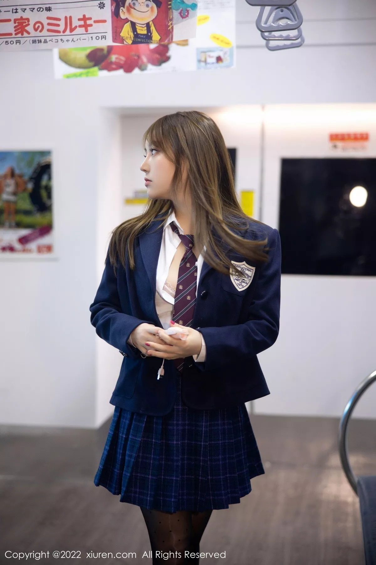 秀人集.com_[XiuRen秀人网]No.5899_模特豆瓣酱电车场景性感白T露浅色内衣配超薄黑丝丰满诱惑写真89P