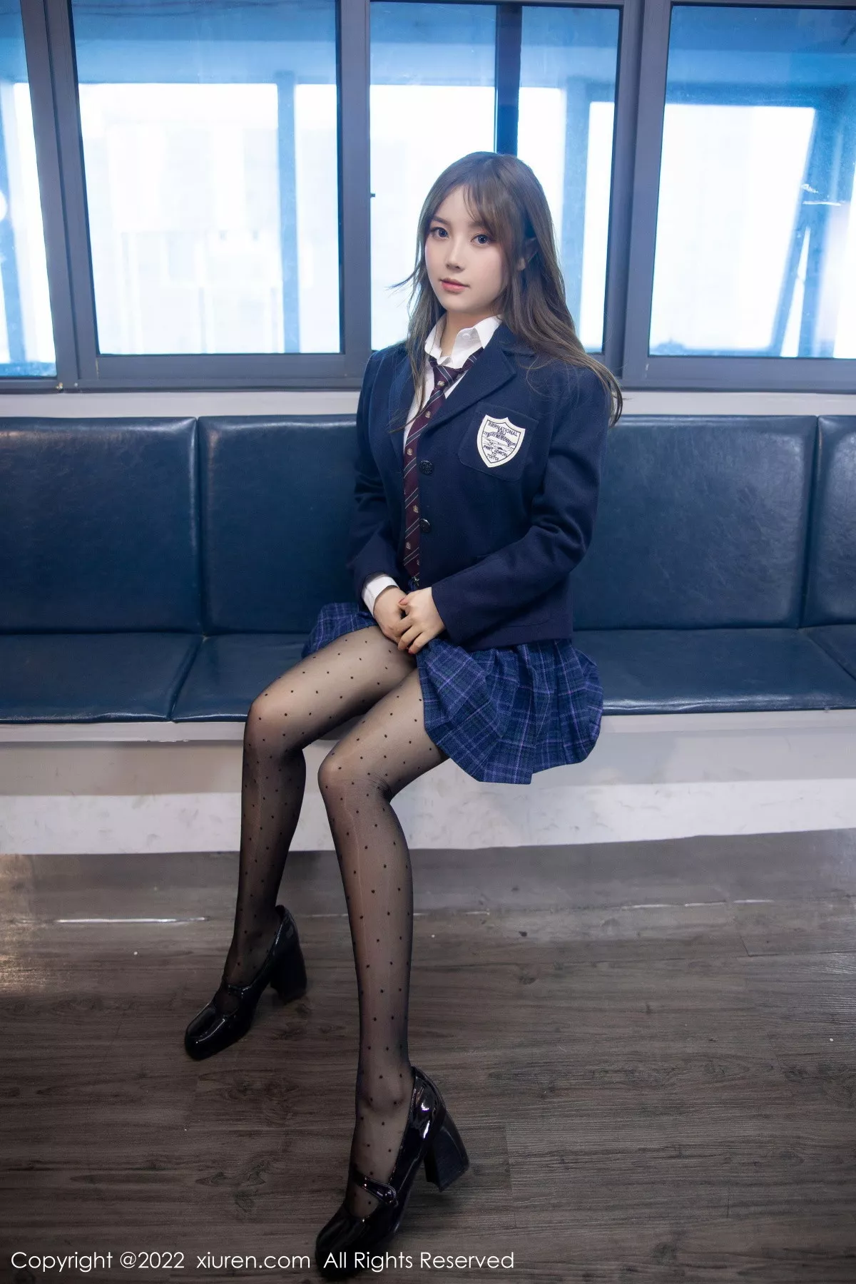 秀人集.com_[XiuRen秀人网]No.5899_模特豆瓣酱电车场景性感白T露浅色内衣配超薄黑丝丰满诱惑写真89P