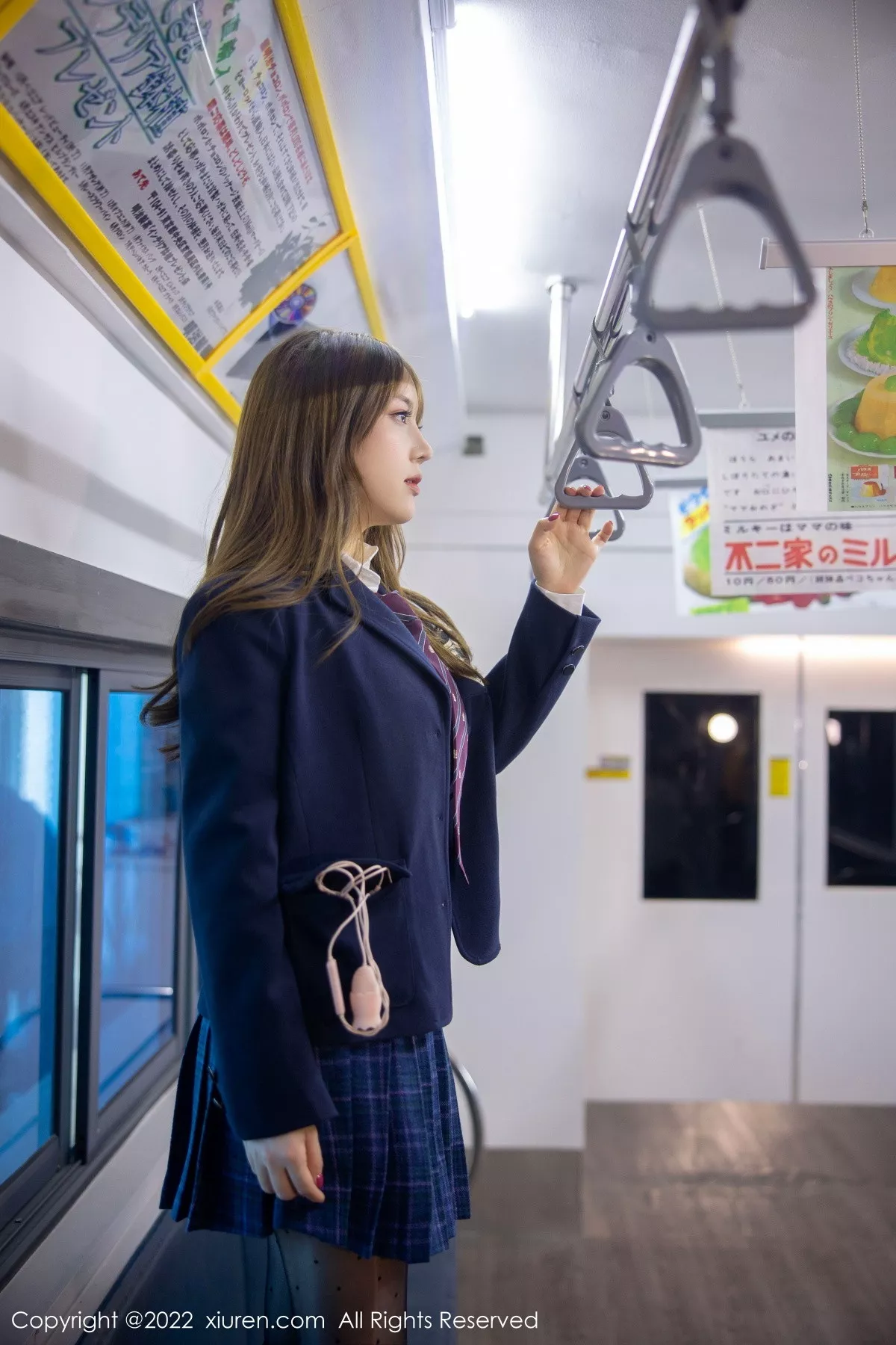 秀人集.com_[XiuRen秀人网]No.5899_模特豆瓣酱电车场景性感白T露浅色内衣配超薄黑丝丰满诱惑写真89P