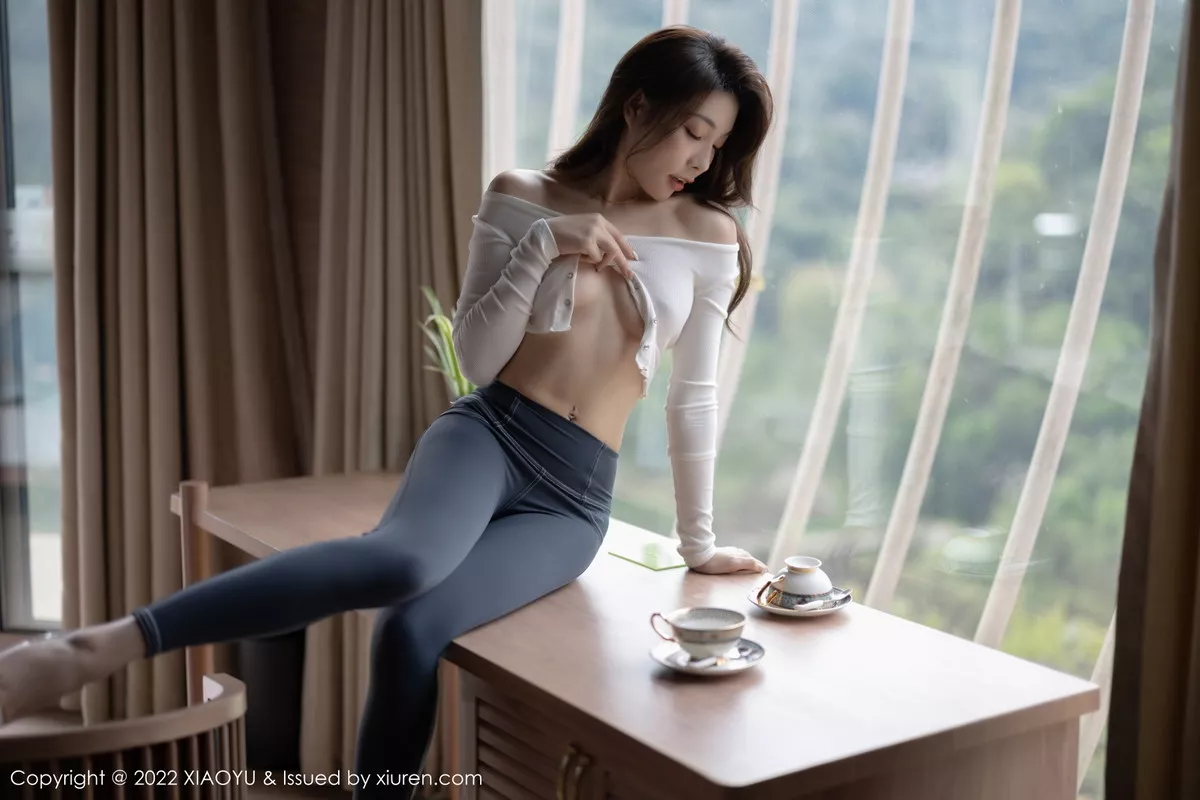 秀人集.com_[XiaoYu画语界]Vol.911_模特徐莉芝Booty白色收身衣配简约长裤+白色情趣内衣诱惑写真84P