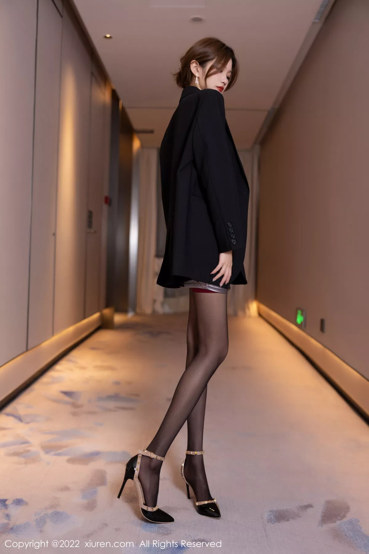 秀人集.com_[XiuRen秀人网]No.5904_模特程程程-性感闪亮吊带上衣配黑丝吊裙秀苗条身姿迷人写真82P