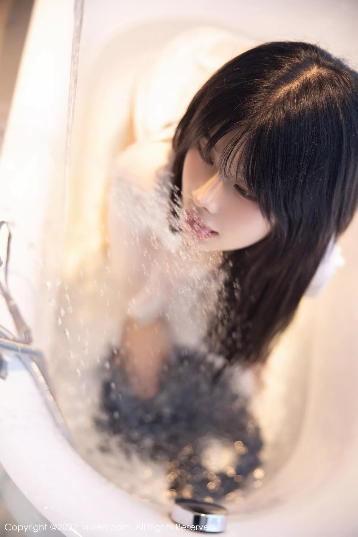 秀人集.com_[XiuRen秀人网]No.5909_模特77qiqi私房浴室脱性感白T露浅蓝色蕾丝内衣迷人诱惑写真85P