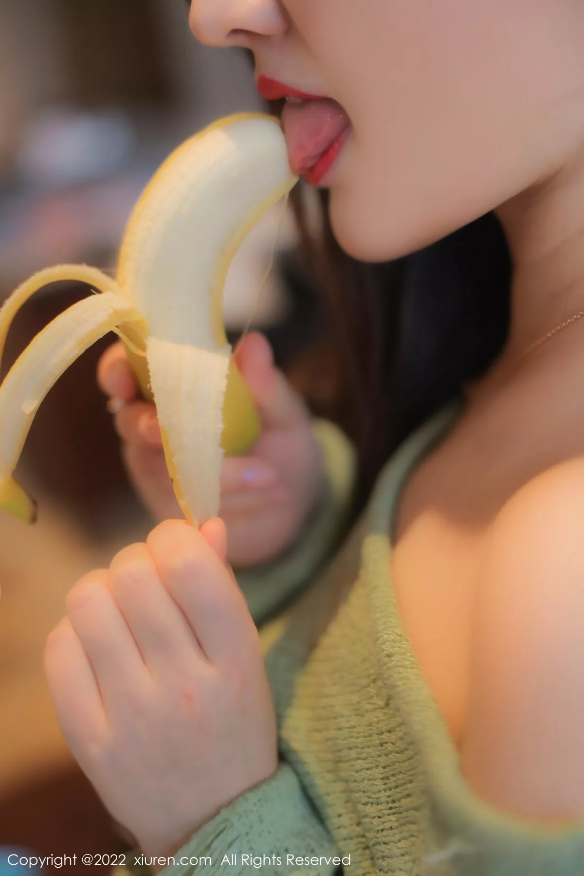 秀人集.com_[XiuRen秀人网]No.5919_模特诗诗kiki绿灰上衣配超短牛仔裤半脱秀惹火身段极致诱惑写真79P