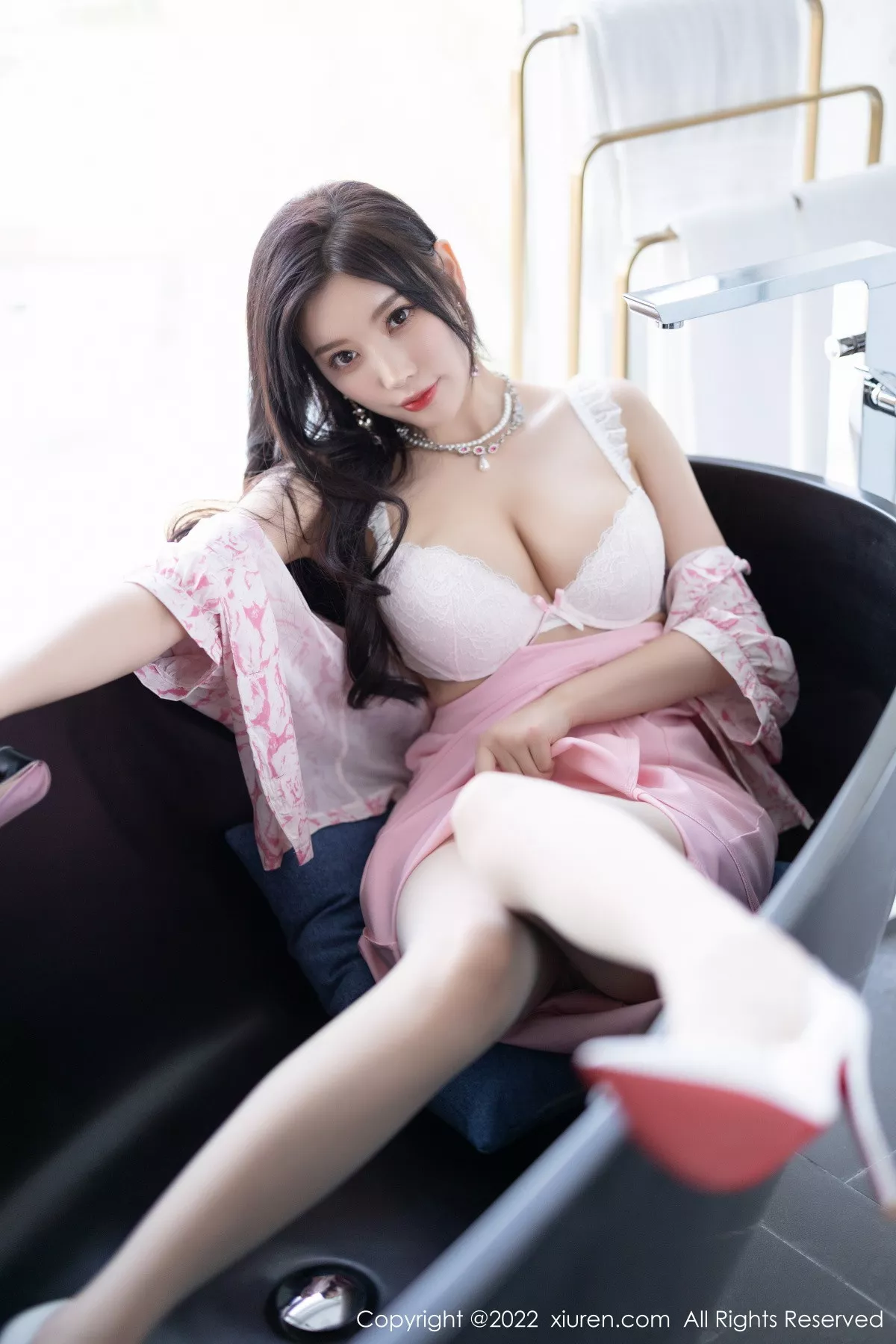 秀人集.com_[XiuRen秀人网]No.5927_女神杨晨晨Yome脱性感粉色上衣露白色内衣秀丰腴身材诱惑写真87P