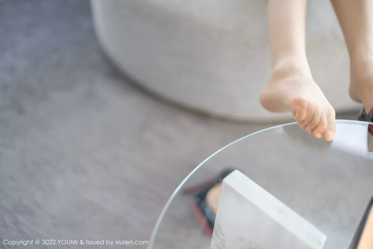 秀人集.com_[YouMi尤蜜荟]Vol.870_女神刘钰儿性感紫色收身连衣裙配超薄无内肉丝秀翘臀诱惑写真59P