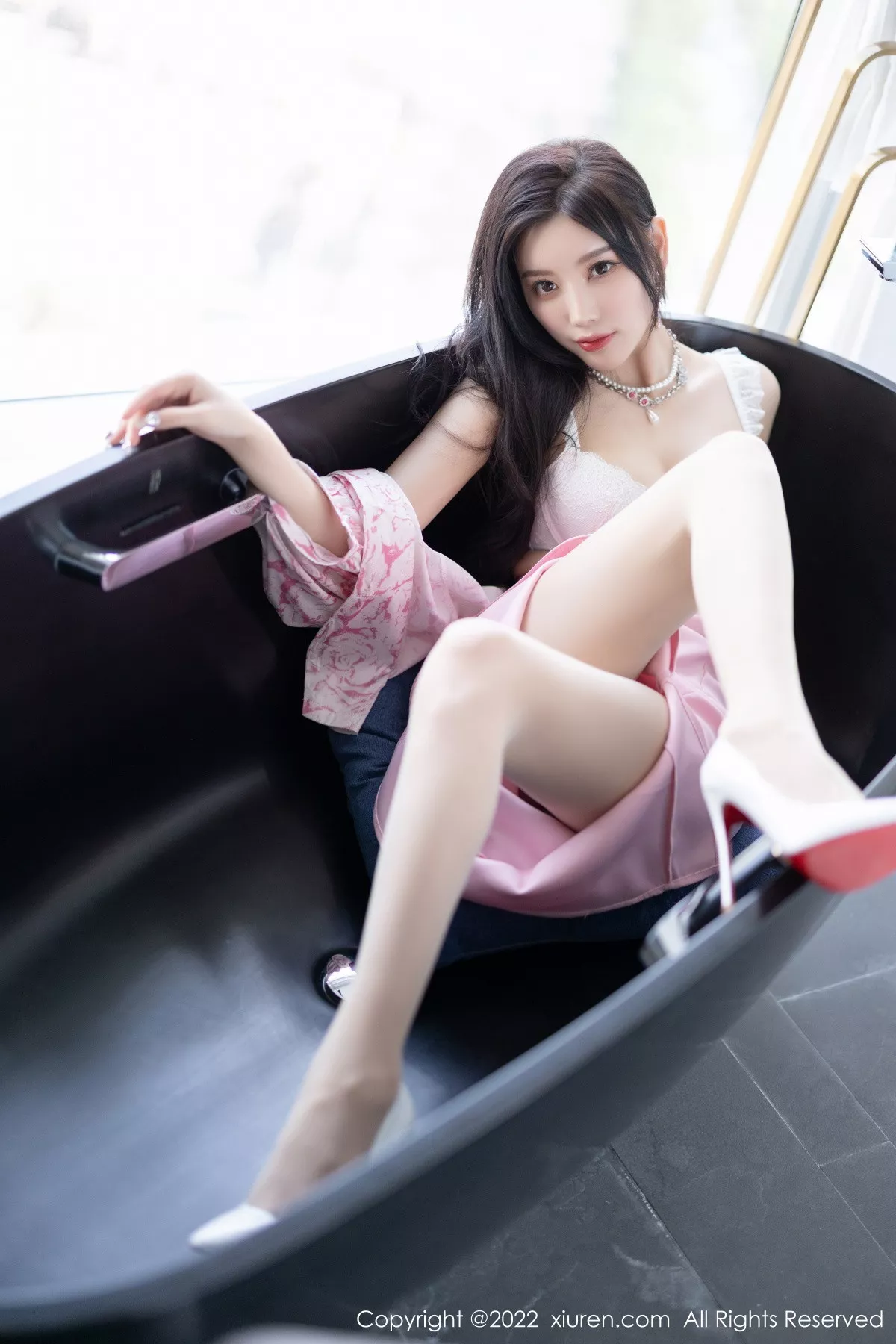 秀人集.com_[XiuRen秀人网]No.5927_女神杨晨晨Yome脱性感粉色上衣露白色内衣秀丰腴身材诱惑写真87P