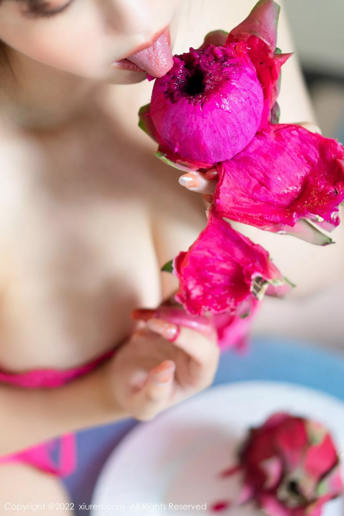 秀人集.com_[XiuRen秀人网]No.6058_模特张思允Nice脱玫红色外衣露性感轻透薄纱内衣惹火诱惑写真75P