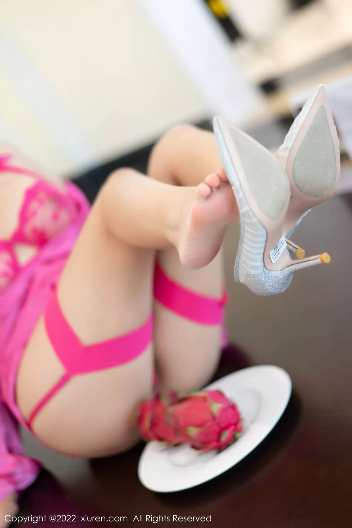 秀人集.com_[XiuRen秀人网]No.6058_模特张思允Nice脱玫红色外衣露性感轻透薄纱内衣惹火诱惑写真75P