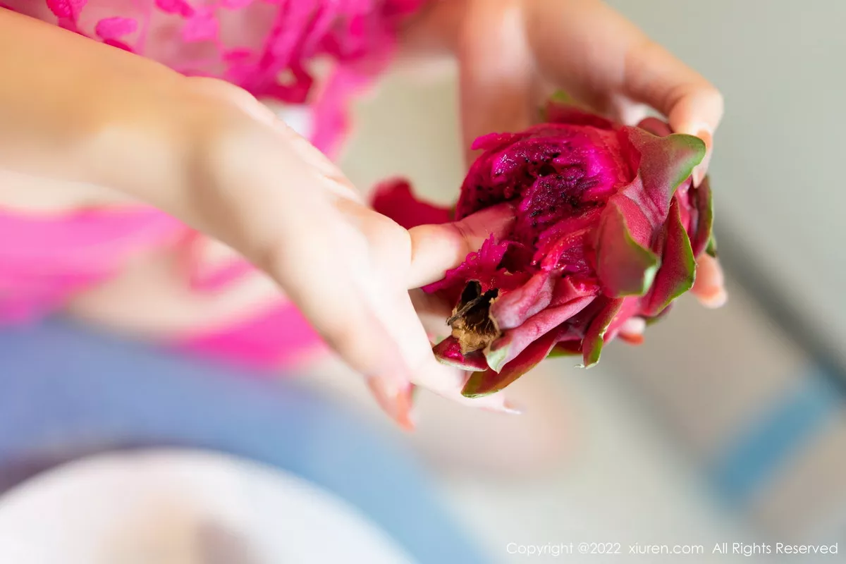 秀人集.com_[XiuRen秀人网]No.6058_模特张思允Nice脱玫红色外衣露性感轻透薄纱内衣惹火诱惑写真75P