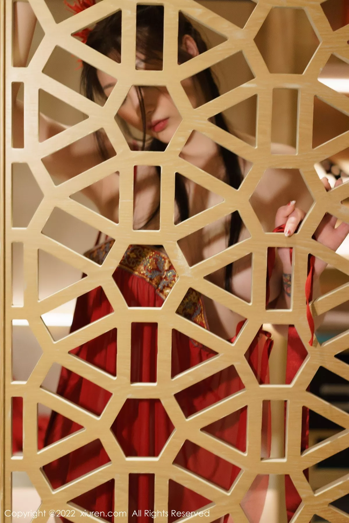 秀人集.com_[XiuRen秀人网]No.6068_女神laura阿姣＆妲己_Toxic红色薄透古装服秀丰满身材诱惑写真79P