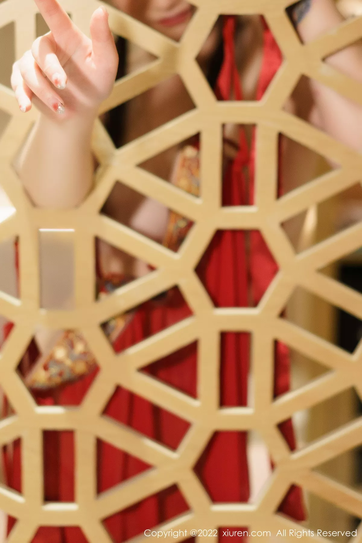 秀人集.com_[XiuRen秀人网]No.6068_女神laura阿姣＆妲己_Toxic红色薄透古装服秀丰满身材诱惑写真79P