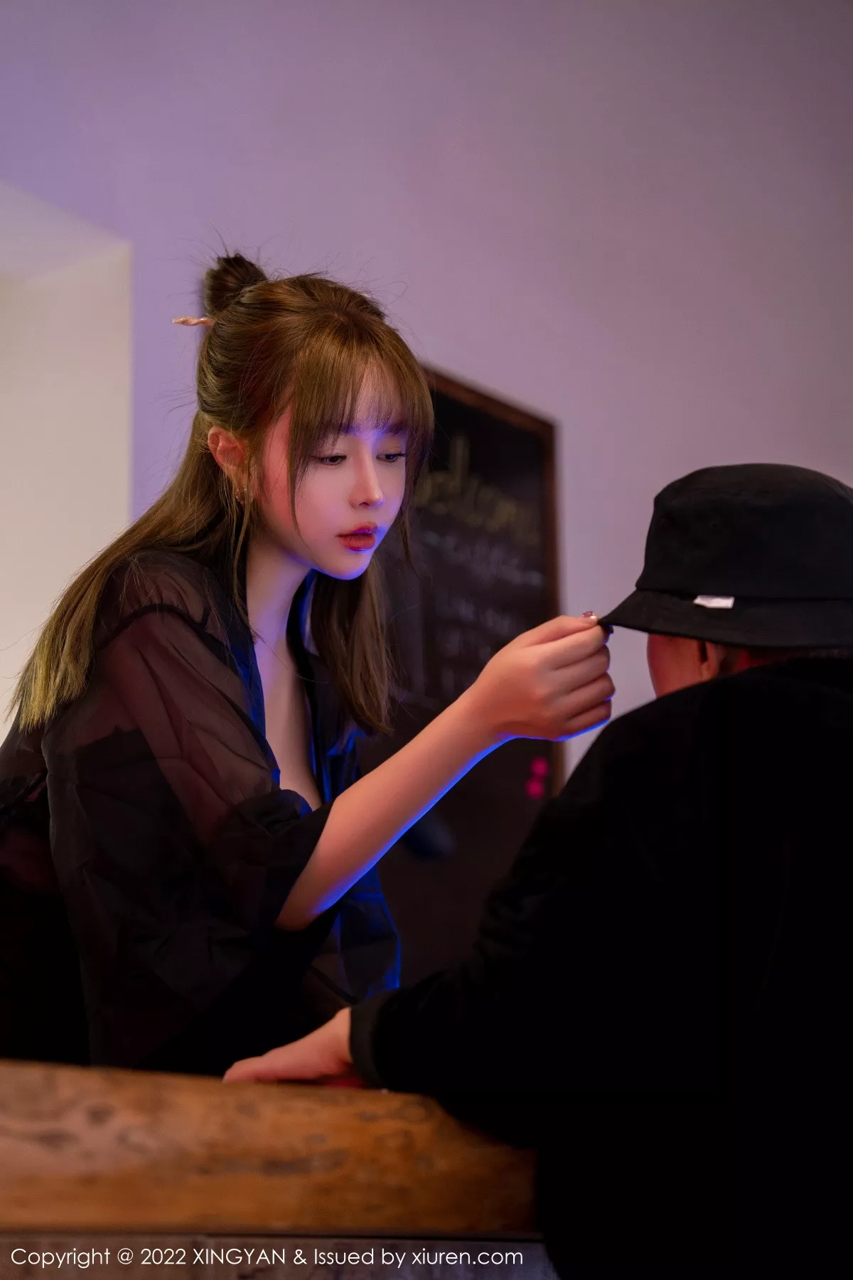 秀人集.com_[XINGYAN星颜社]VOL.163_女神王雨纯酒馆喝酒主题性感黑色内衣配超薄黑丝极致魅惑写真82P