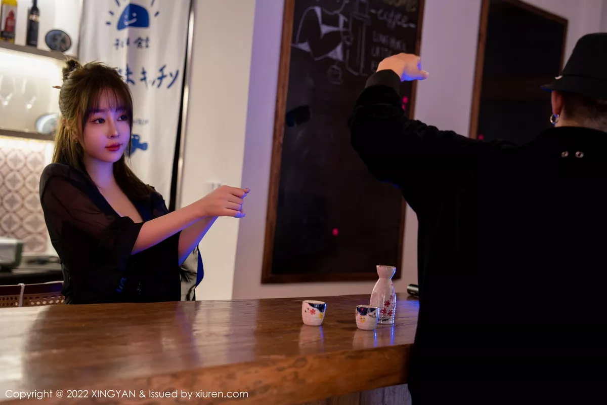 秀人集.com_[XINGYAN星颜社]VOL.163_女神王雨纯酒馆喝酒主题性感黑色内衣配超薄黑丝极致魅惑写真82P
