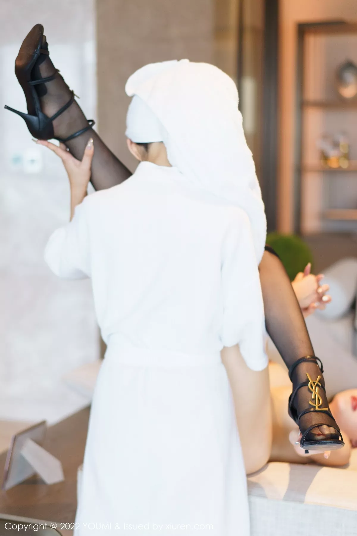 秀人集.com_[YouMi尤蜜荟]Vol.884_女神Carol周妍希角色扮演白上衣配皮短裙露黑色内衣诱惑写真108P