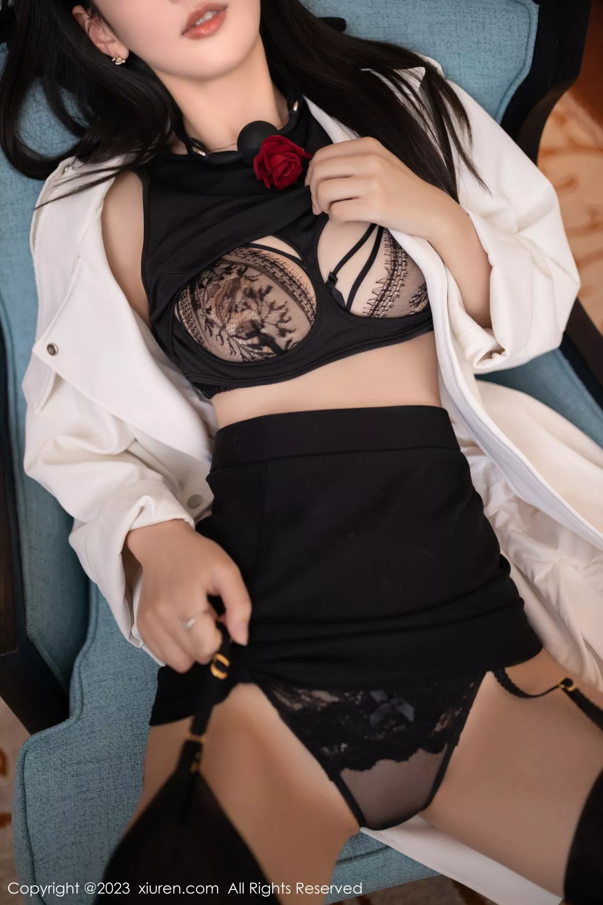 秀人集.com_[XiuRen秀人网]No.6079_模特唐安琪脱白色外衣露黑色轻透蕾丝内衣配黑丝吊袜诱惑写真83P