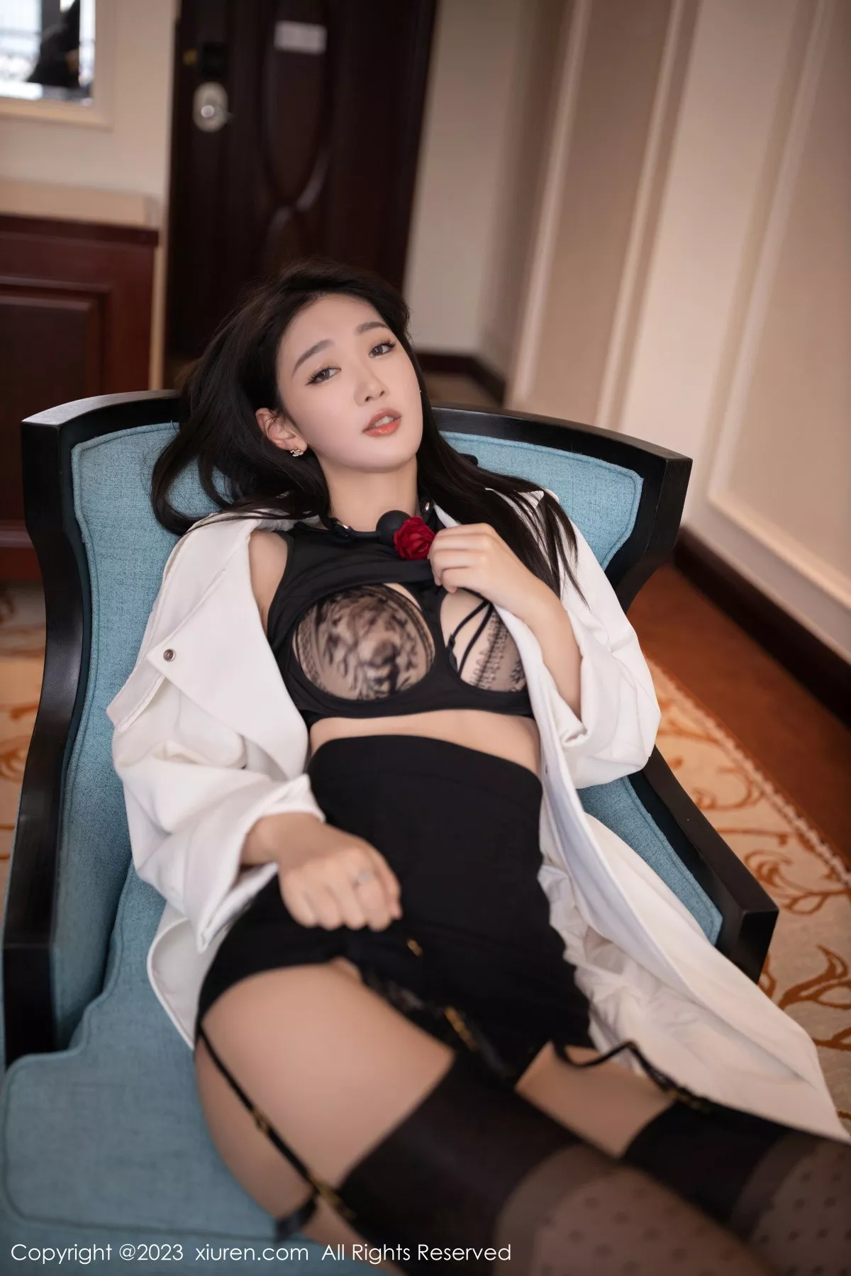 秀人集.com_[XiuRen秀人网]No.6079_模特唐安琪脱白色外衣露黑色轻透蕾丝内衣配黑丝吊袜诱惑写真83P