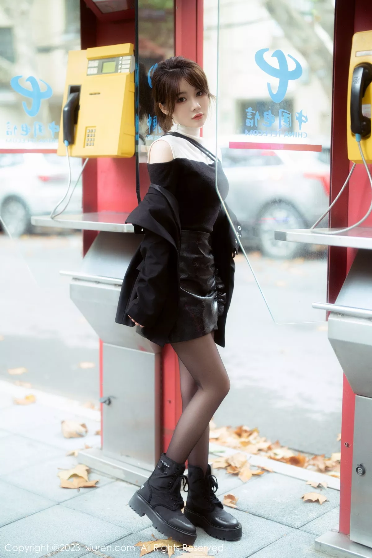 秀人集.com_[XiuRen秀人网]No.6080_模特婠婠么性感黑上衣配黑皮短裙露超薄无内黑丝撩人诱惑写真79P