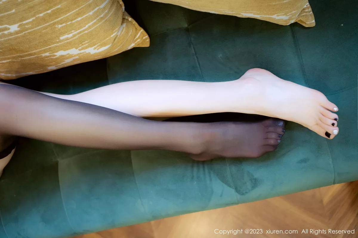 秀人集.com_[XiuRen秀人网]No.6080_模特婠婠么性感黑上衣配黑皮短裙露超薄无内黑丝撩人诱惑写真79P