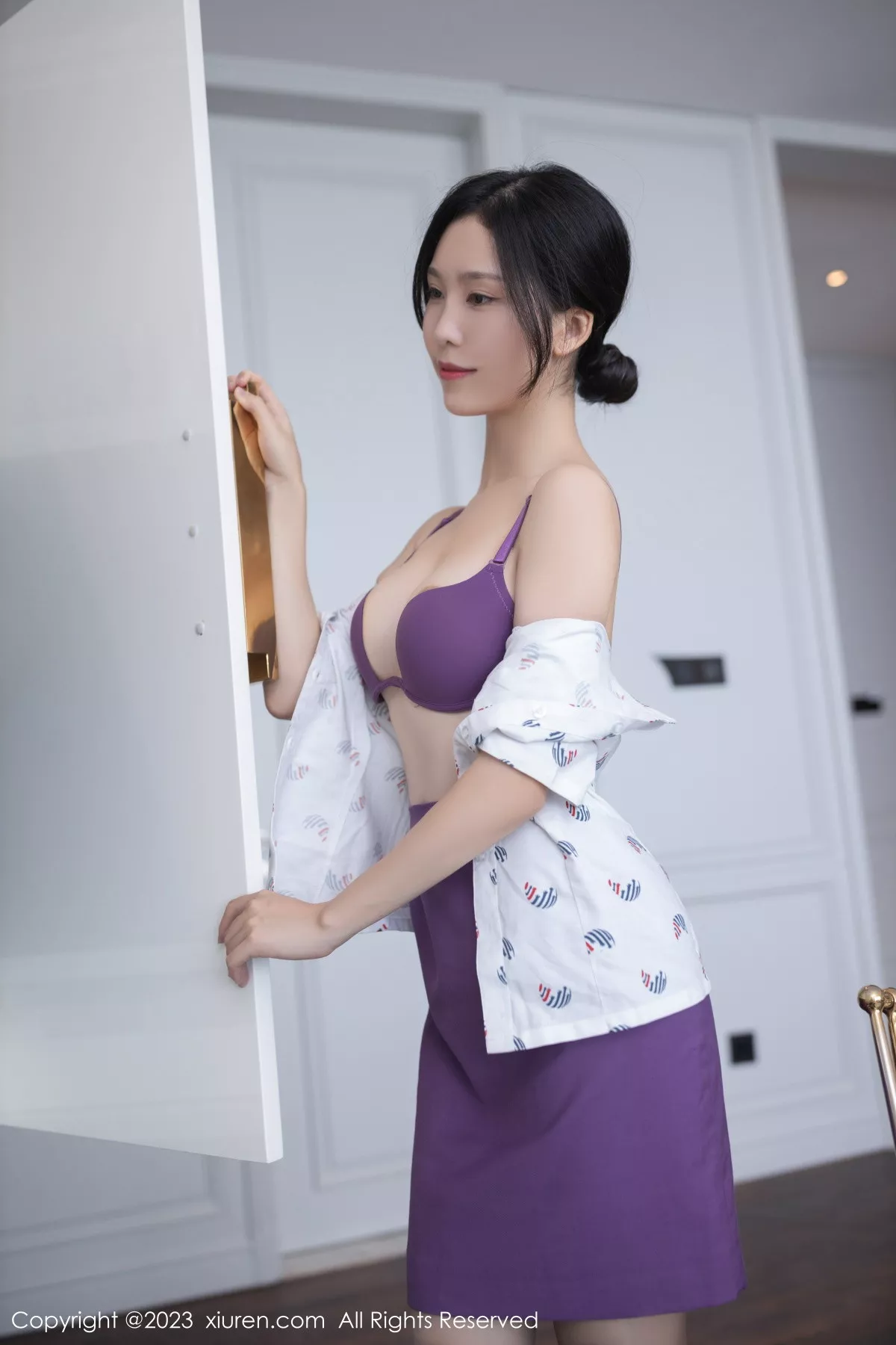 秀人集.com_[XiuRen秀人网]No.6084_模特利世脱空姐制服露紫色内衣配超薄黑丝秀曼妙身姿诱惑写真78P