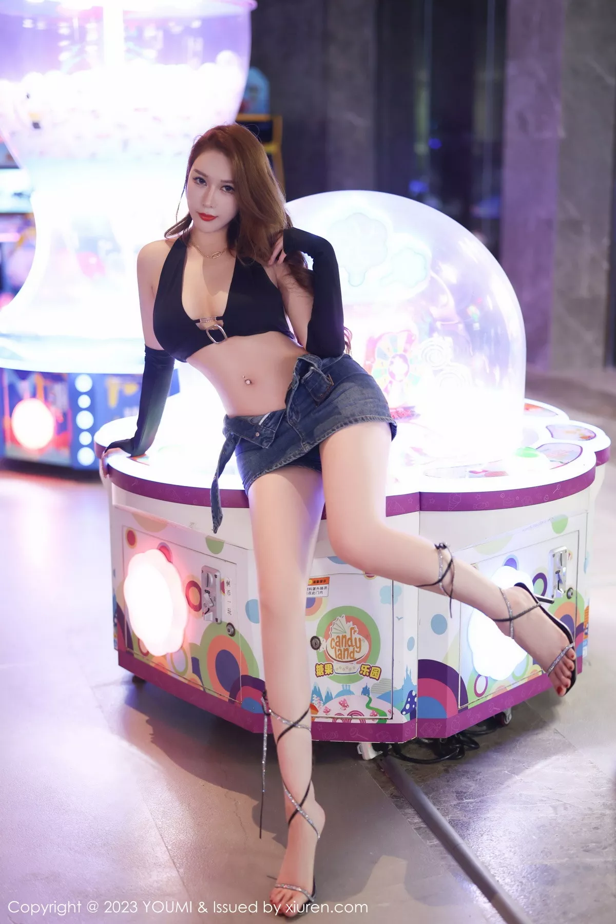 秀人集.com_[YouMi尤蜜荟]Vol.886_女神尤妮丝Egg性感黑色服饰配牛仔短裙半脱秀丰满身材诱惑写真53P